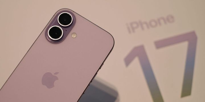 Apple лидирует в рейтинге самых продаваемых смартфонов, выделяется базовый iPhone 17
