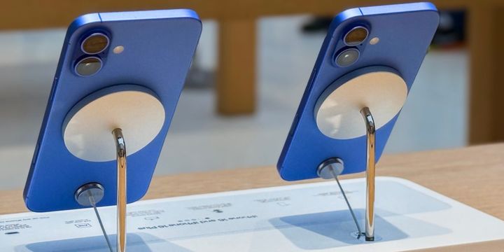 Apple не продаёт аксессуары из витрин, но их можно купить здесь